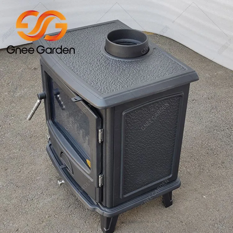 Zabytkowy żeliwny kominek