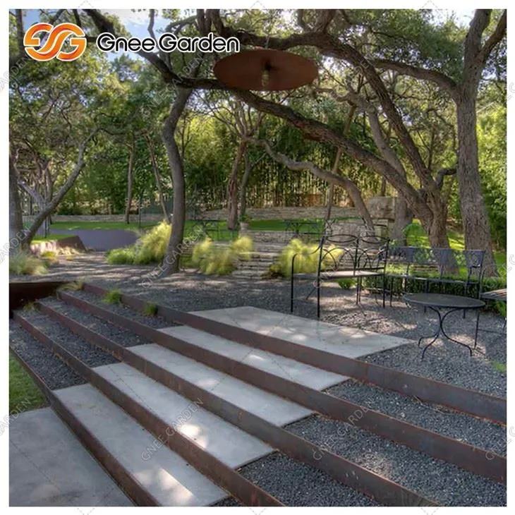 Stalowe schody na zewnątrz