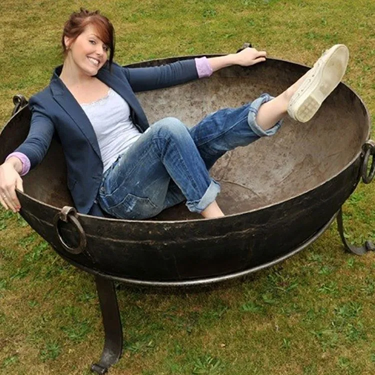 Rustykalne metalowe palenisko