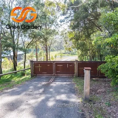 Drzwi metalowe do bramy podwórkowej ze stali Corten