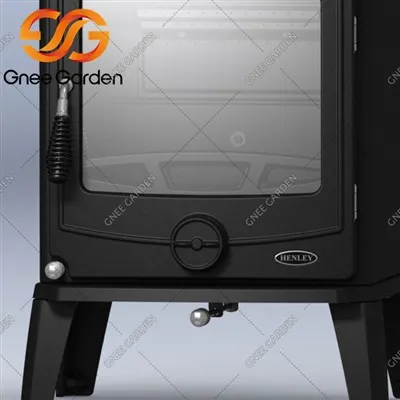 Stary piec opalany drewnem