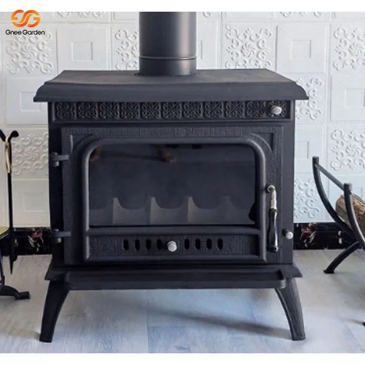 Kominek wolnostojący opalany drewnem